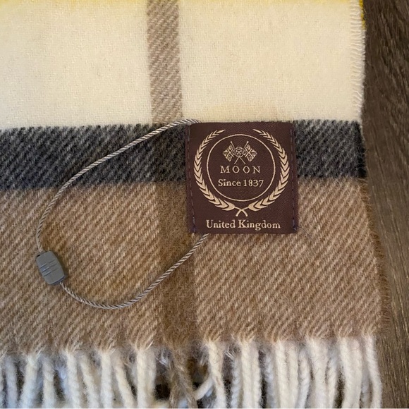 Moon Merino merino wool scarf made in British isles since 1837 100% pure merino - Picture 7 of 8